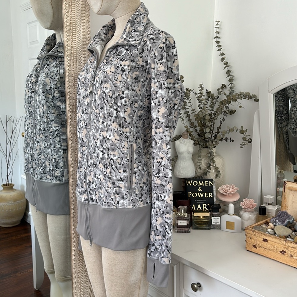 Lululemon Jacket - Picture 3 of 6